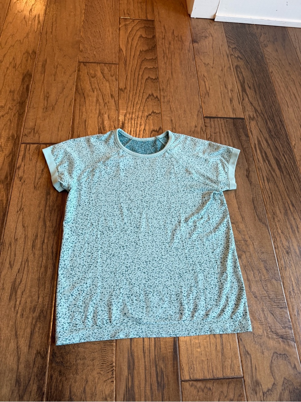 Athleta Girl Power Up Pebble Tee Light Blue Speckled Athletic Shirt